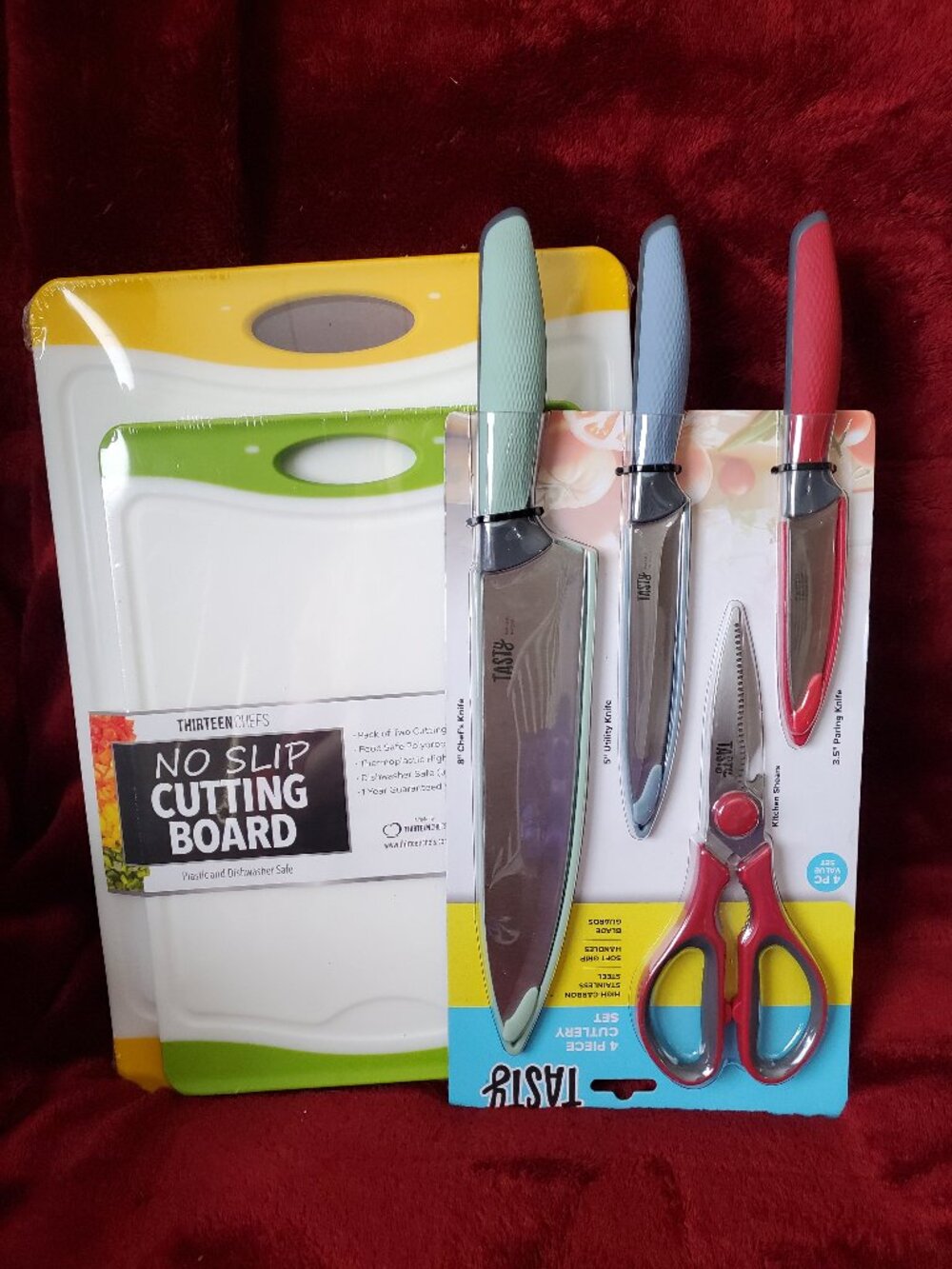 Tasty 4 piece Cutlery Set & 2 Plastic Cutting Boards New in Package